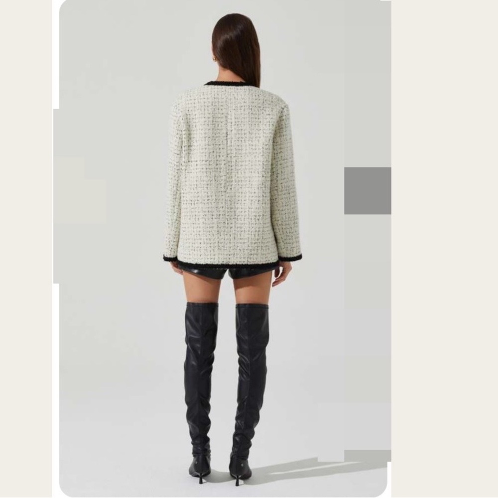 ASTR Editha Tweed Coat size Large - Picture 3 of 9